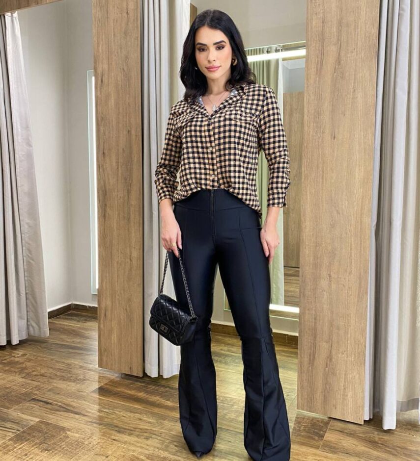 Calça Feminina Power com Zíper Flare Preta - Fernanda Ramos Store