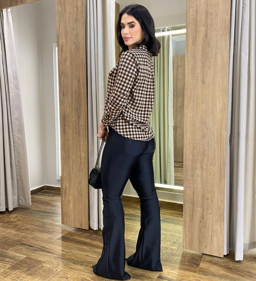Calça Feminina Power com Zíper Flare Preta - Fernanda Ramos Store