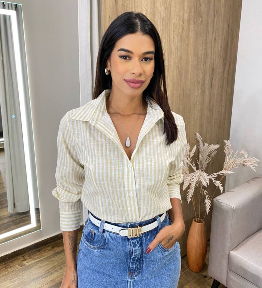 Camisa Cropped Alongado Manga Longa Listrado de Bege - Fernanda Ramos Store