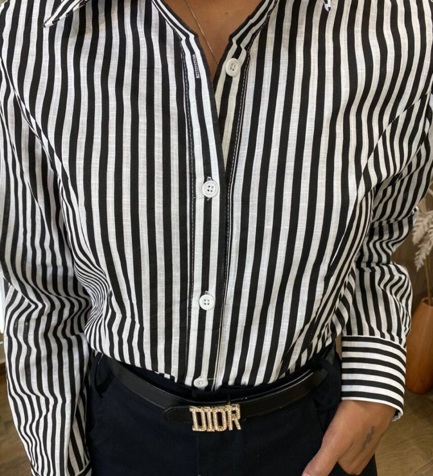 Camisa Cropped Alongado Manga Longa Listrado de Preto - Fernanda Ramos Store