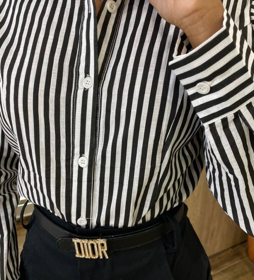 Camisa Cropped Alongado Manga Longa Listrado de Preto - Fernanda Ramos Store