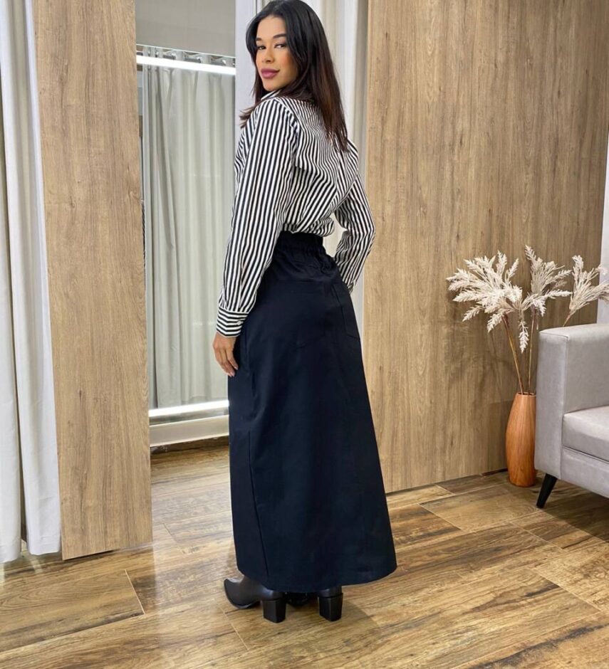 Camisa Cropped Alongado Manga Longa Listrado de Preto - Fernanda Ramos Store