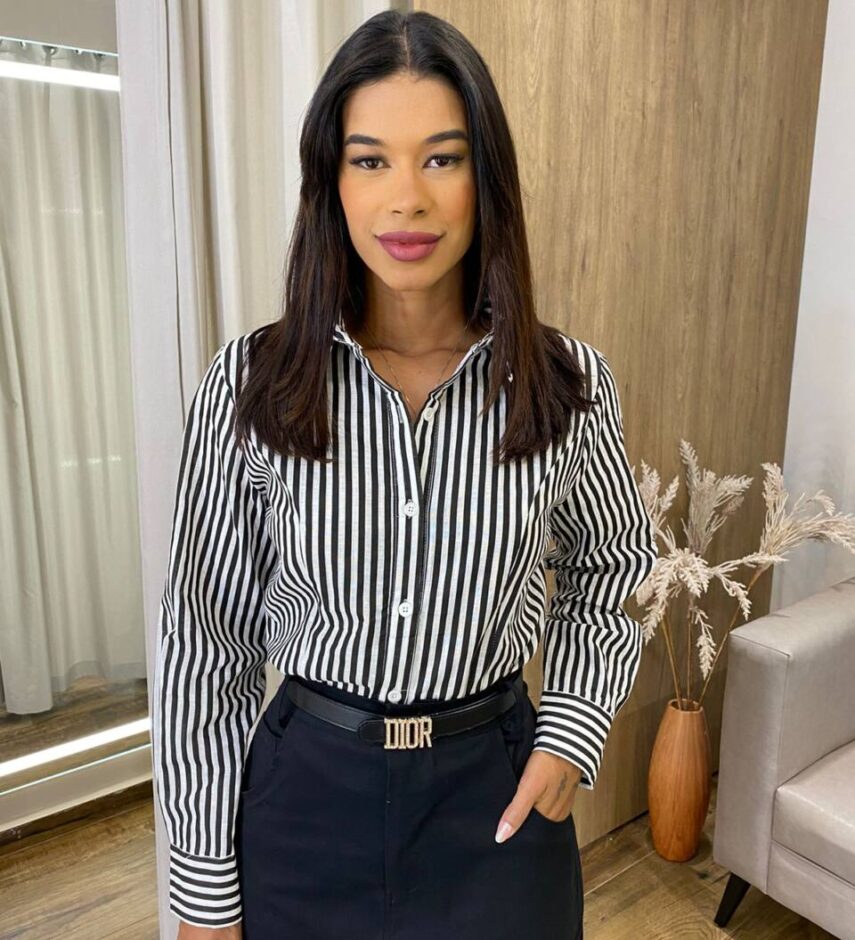 Camisa Cropped Alongado Manga Longa Listrado de Preto - Fernanda Ramos Store