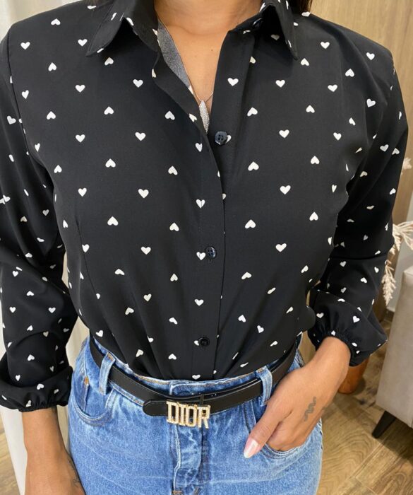 Camisa Feminina Jade Manga Longa Preta Estampada com Corações - Fernanda Ramos Store