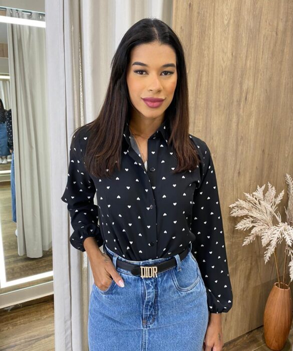 Camisa Feminina Jade Manga Longa Preta Estampada com Corações - Fernanda Ramos Store