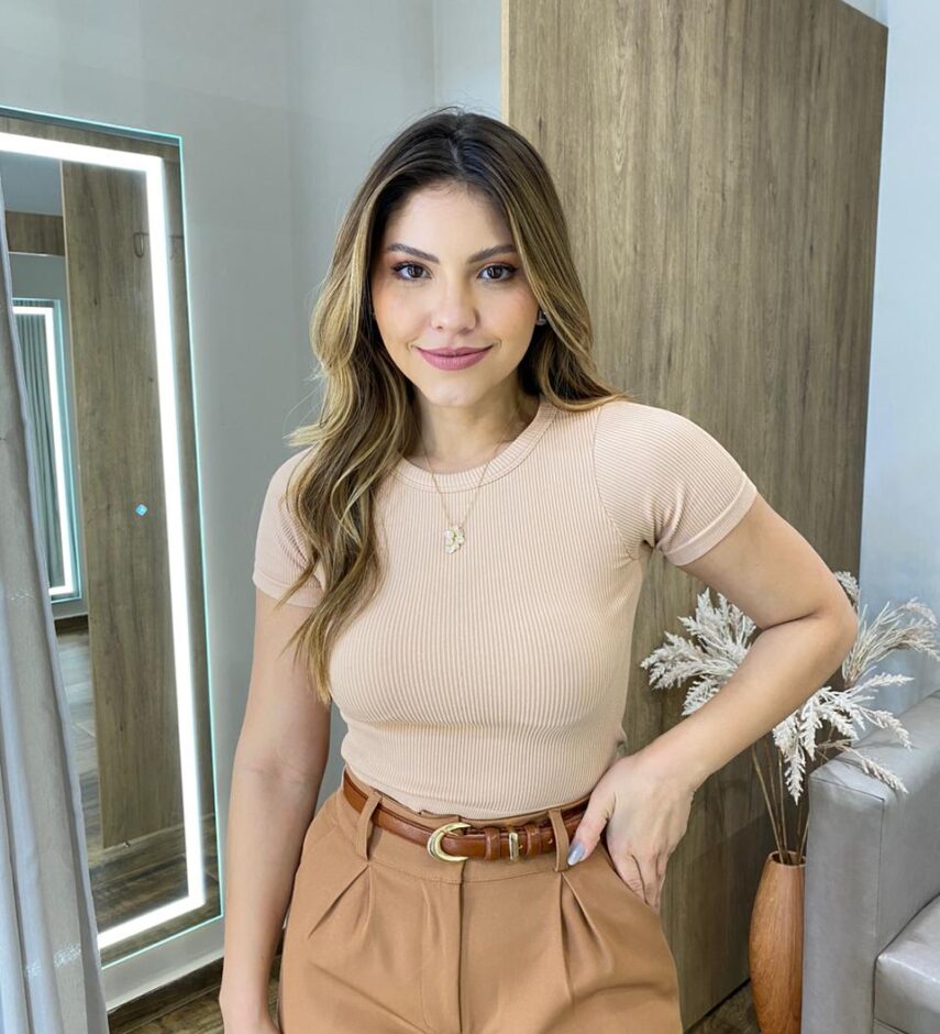 Cropped Feminino Manga Curta Laísa Modal Bege - Fernanda Ramos Store