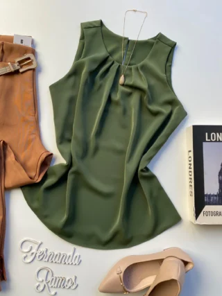 Regata Feminina Crepe Antonella Verde Militar - Fernanda Ramos Store