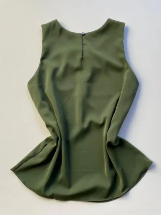 Regata Feminina Crepe Antonella Verde Militar - Fernanda Ramos Store