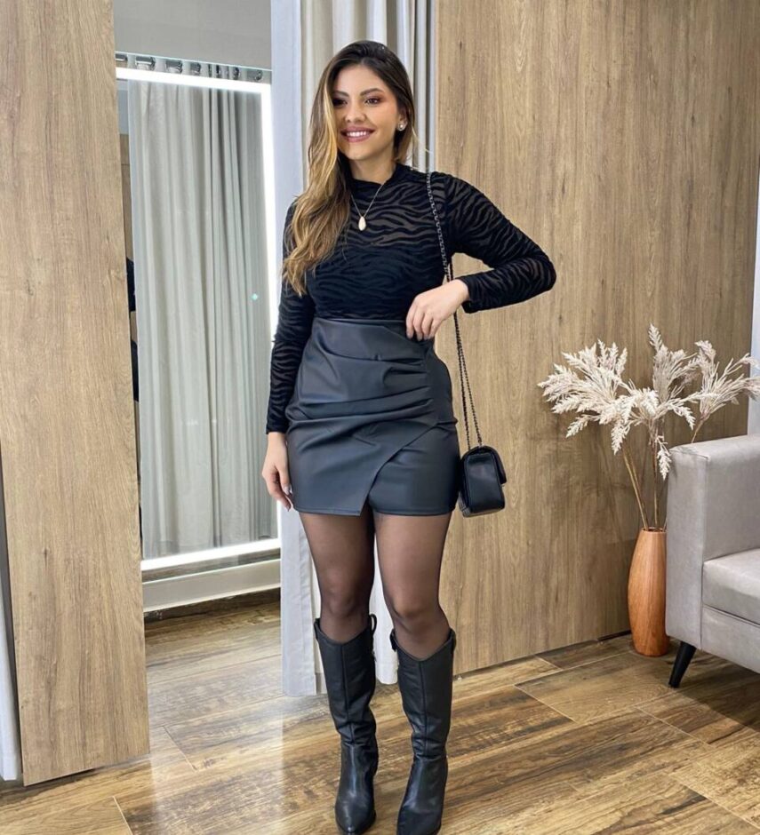 Saia Feminina Curta Lívia Couro Eco Preta - Fernanda Ramos Store
