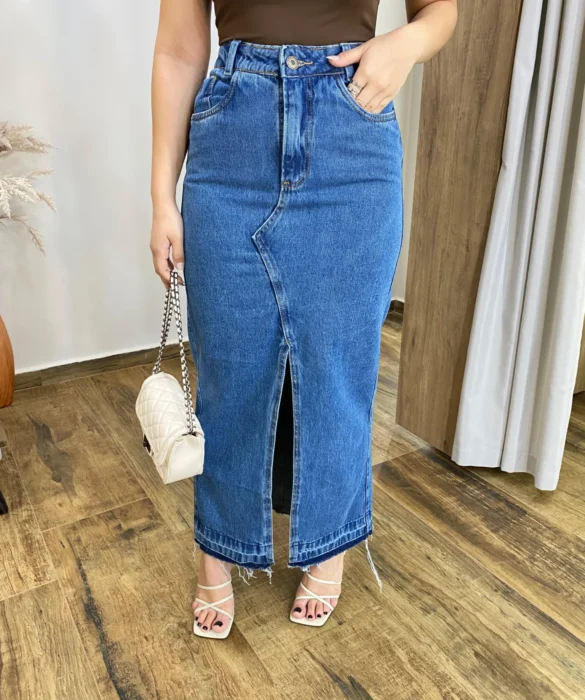 Saia Longa Jeans Feminina Luna com Fenda Frontal Barra a Fio - Fernanda Ramos Store