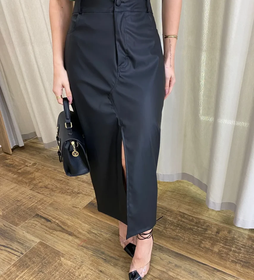 Saia Midi Alana Couro Eco Preta com Fenda Frontal - Fernanda Ramos Store