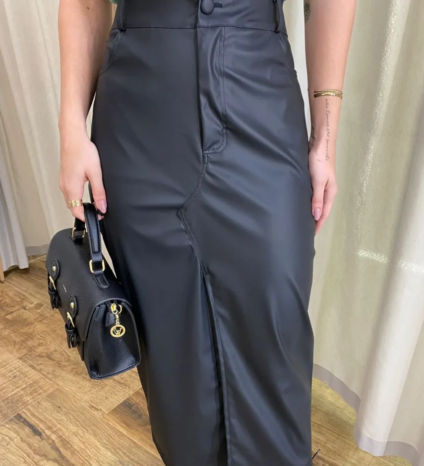 Saia Midi Alana Couro Eco Preta com Fenda Frontal - Fernanda Ramos Store