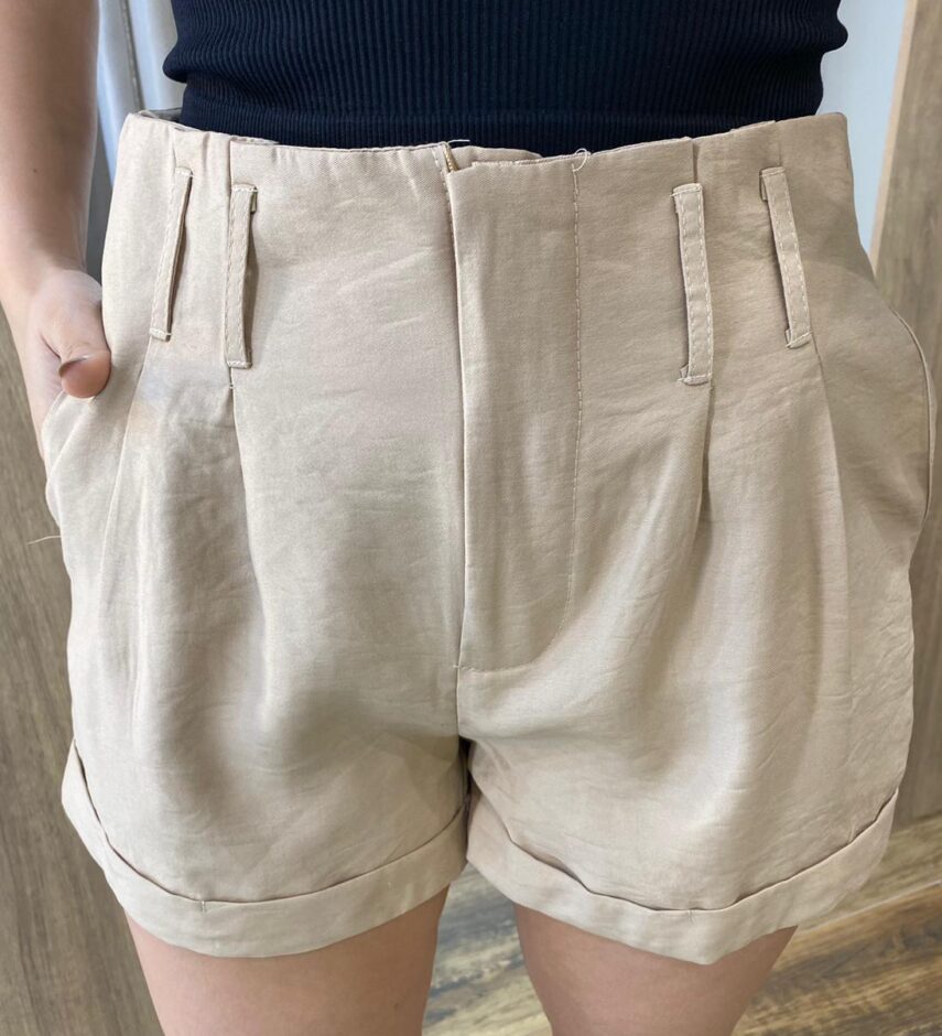 Short Feminino Alfaiataria Lara Bege com Cinto - Fernanda Ramos Store