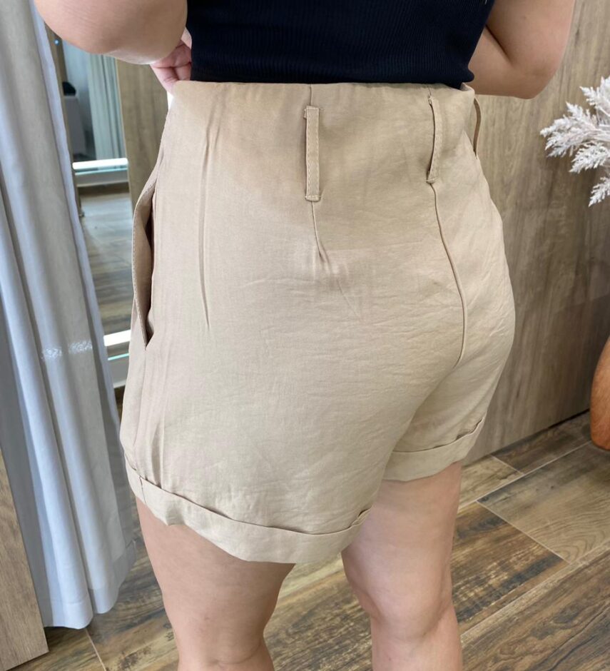 Short Feminino Alfaiataria Lara Bege com Cinto - Fernanda Ramos Store