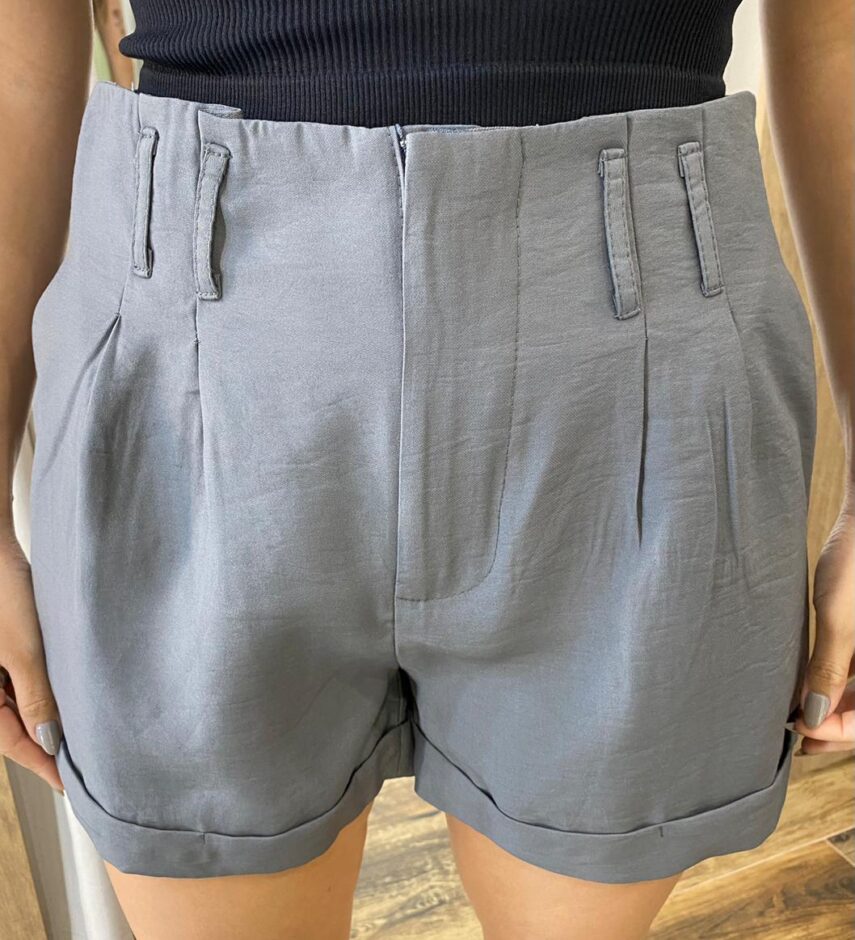 Short Feminino Alfaiataria Lara Cinza com Cinto - Fernanda Ramos Store