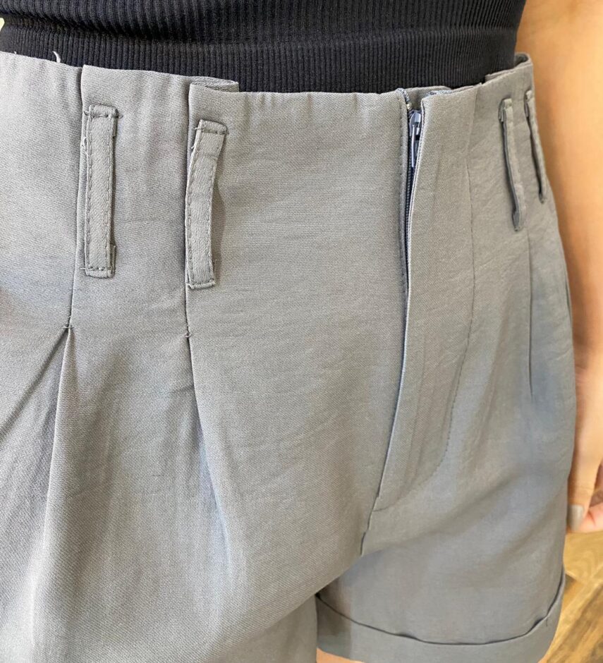 Short Feminino Alfaiataria Lara Cinza com Cinto - Fernanda Ramos Store