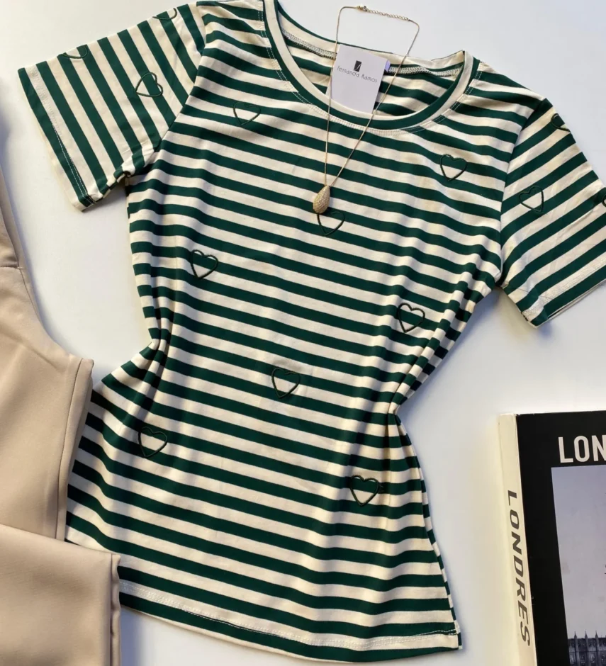 T-shirt Feminina Manga Curta Lívia Creme Listrada de Verde - Fernanda Ramos Store
