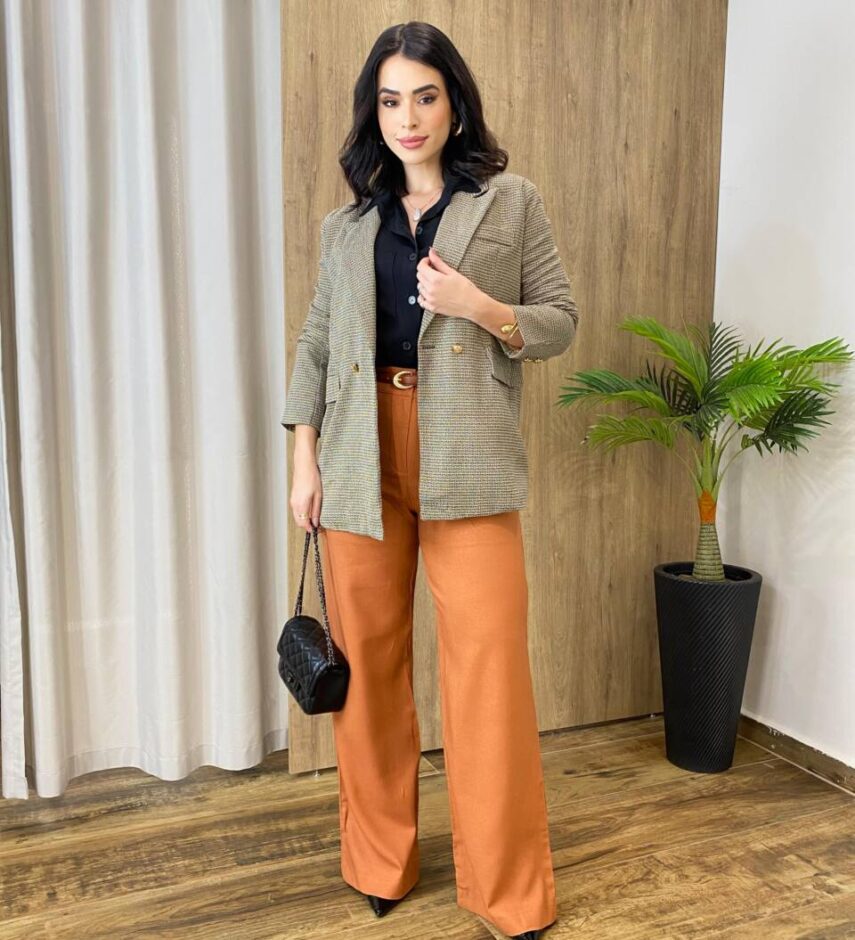 Blazer Feminino Tweed Manga Longa Aurora Bege com Botões Dourados - Fernanda Ramos Store