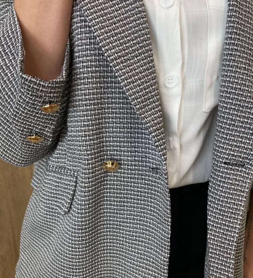 Blazer Feminino Tweed Manga Longa Aurora Preto com Botões Dourados - Fernanda Ramos Store