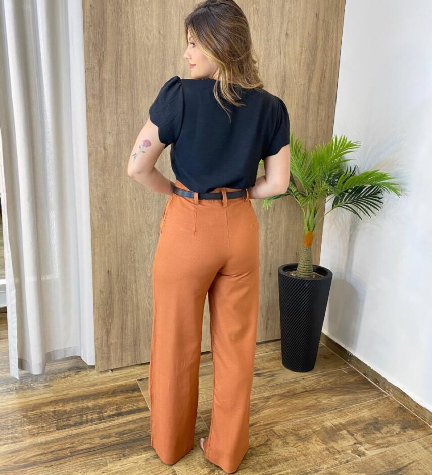 Blusa Feminina Lorena Crepe com Detalhe nas Mangas Preta - Fernanda Ramos Store