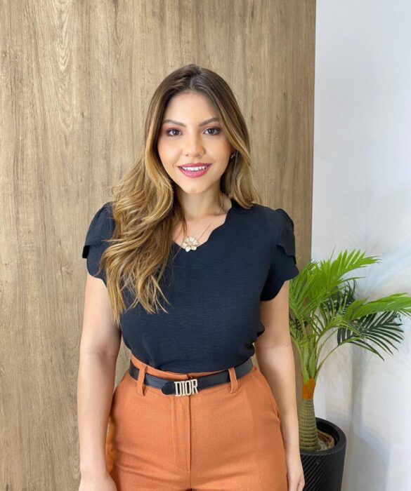 Blusa Feminina Lorena Crepe com Detalhe nas Mangas Preta - Fernanda Ramos Store