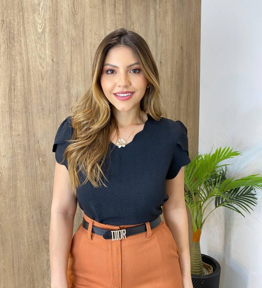 Blusa Feminina Lorena Crepe com Detalhe nas Mangas Preta - Fernanda Ramos Store