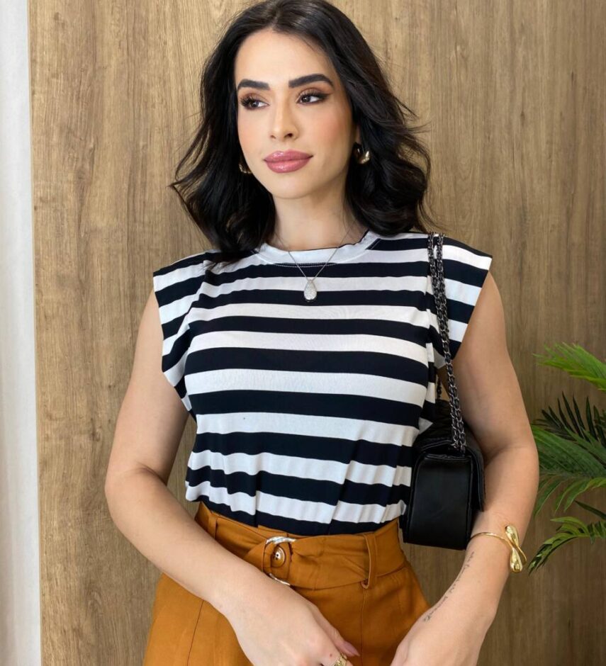Blusa Tee Muscle Feminina Yasmin Listrada de Preto - Fernanda Ramos Store