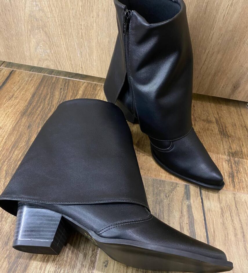 Bota Feminina Lapela Couro Preta com Bico Fino - Fernanda Ramos Store