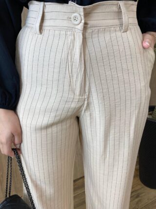 Calça Feminina Alfaiataria Pantalona Risca de Giz Bege - Fernanda Ramos Store