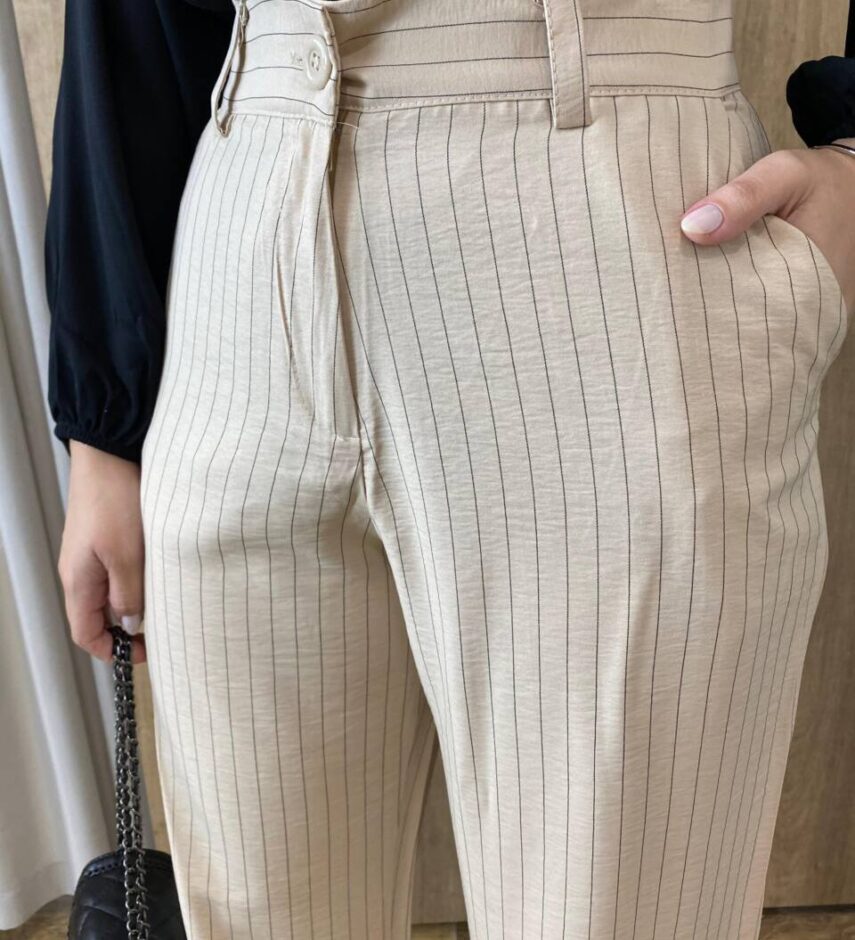 Calça Feminina Alfaiataria Pantalona Risca de Giz Bege - Fernanda Ramos Store