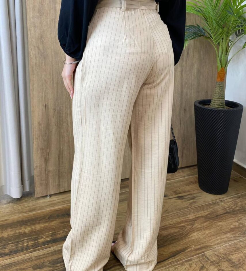Calça Feminina Alfaiataria Pantalona Risca de Giz Bege - Fernanda Ramos Store