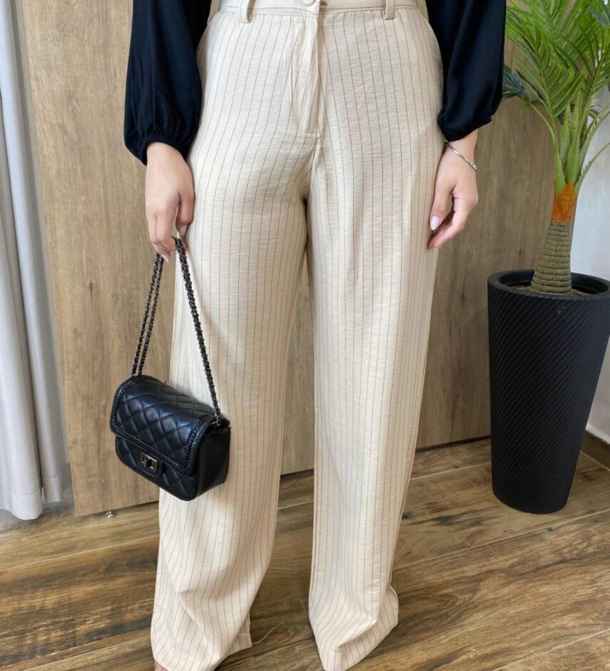 Calça Feminina Alfaiataria Pantalona Risca de Giz Bege - Fernanda Ramos Store