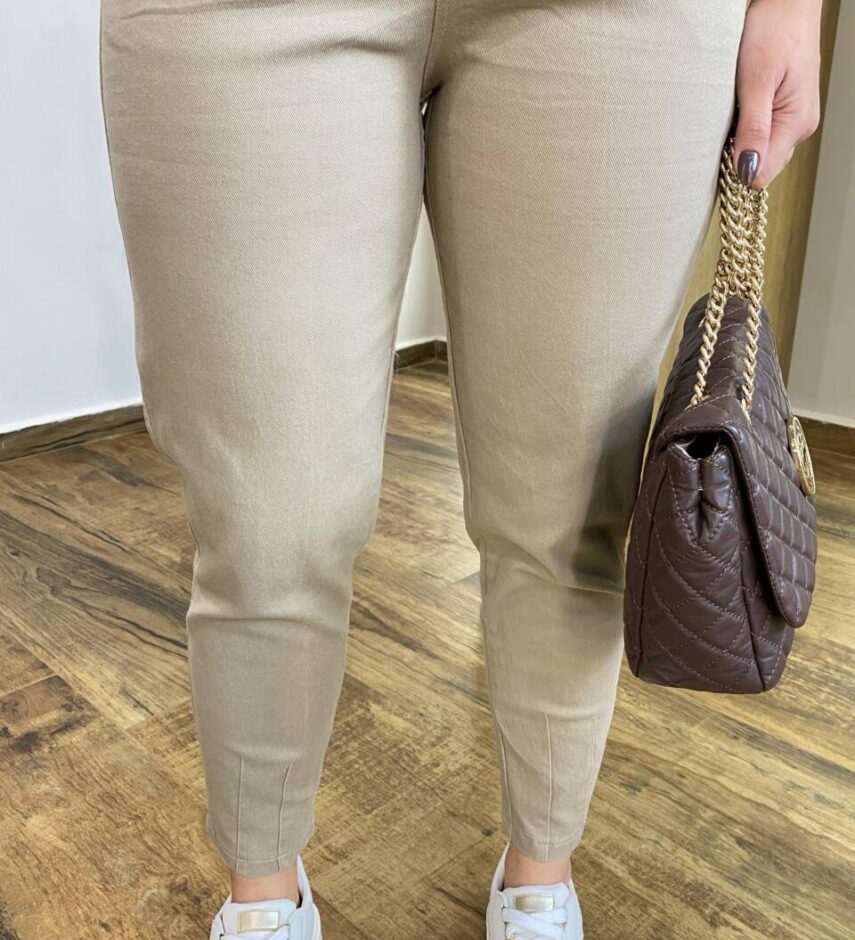 Calça Feminina Jéssica Sarja com Bolsos e Cinto Caqui - Fernanda Ramos Store
