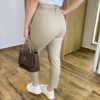 Calça Feminina Jéssica Sarja com Bolsos e Cinto Caqui - Fernanda Ramos Store