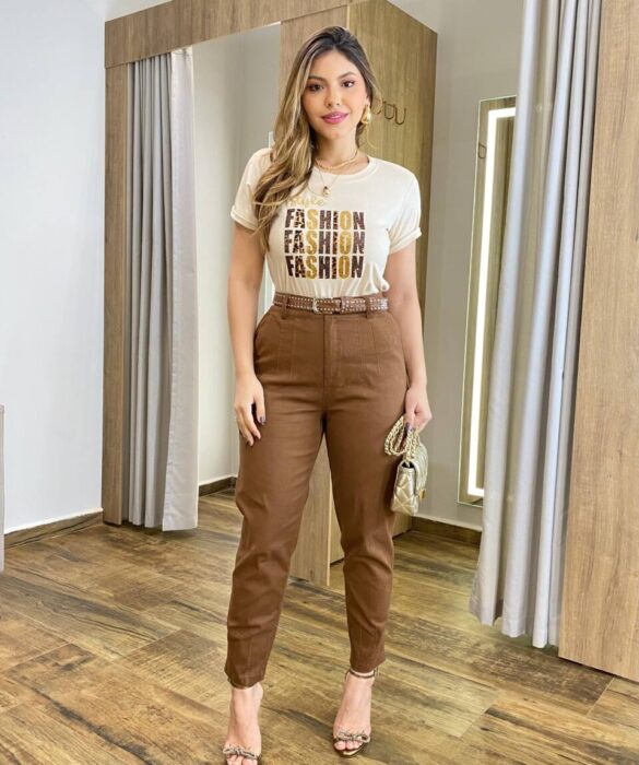 Calça Feminina Jéssica Sarja com Bolsos e Cinto Marrom - Fernanda Ramos Store