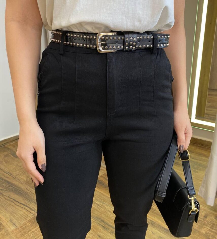 Calça Feminina Jéssica Sarja com Bolsos e Cinto Preta - Fernanda Ramos Store