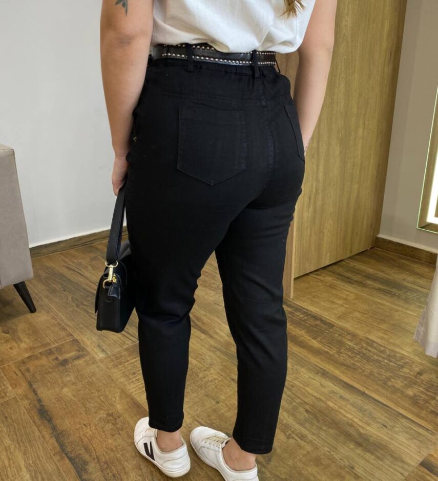 Calça Feminina Jéssica Sarja com Bolsos e Cinto Preta - Fernanda Ramos Store