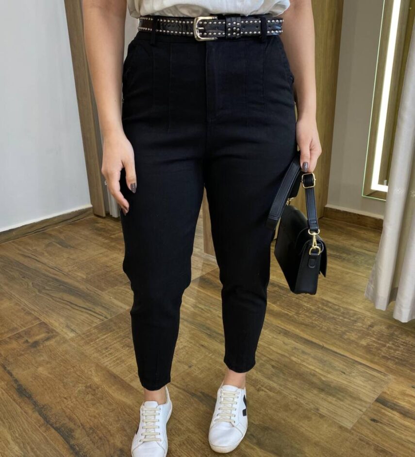 Calça Feminina Jéssica Sarja com Bolsos e Cinto Preta - Fernanda Ramos Store