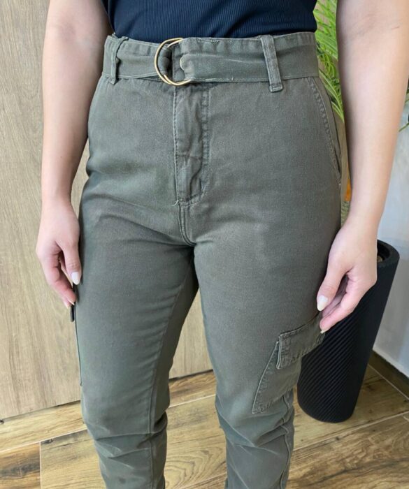 Calça Feminina Jogger Cargo Jeans Verde Militar com Cinto - Fernanda Ramos Store