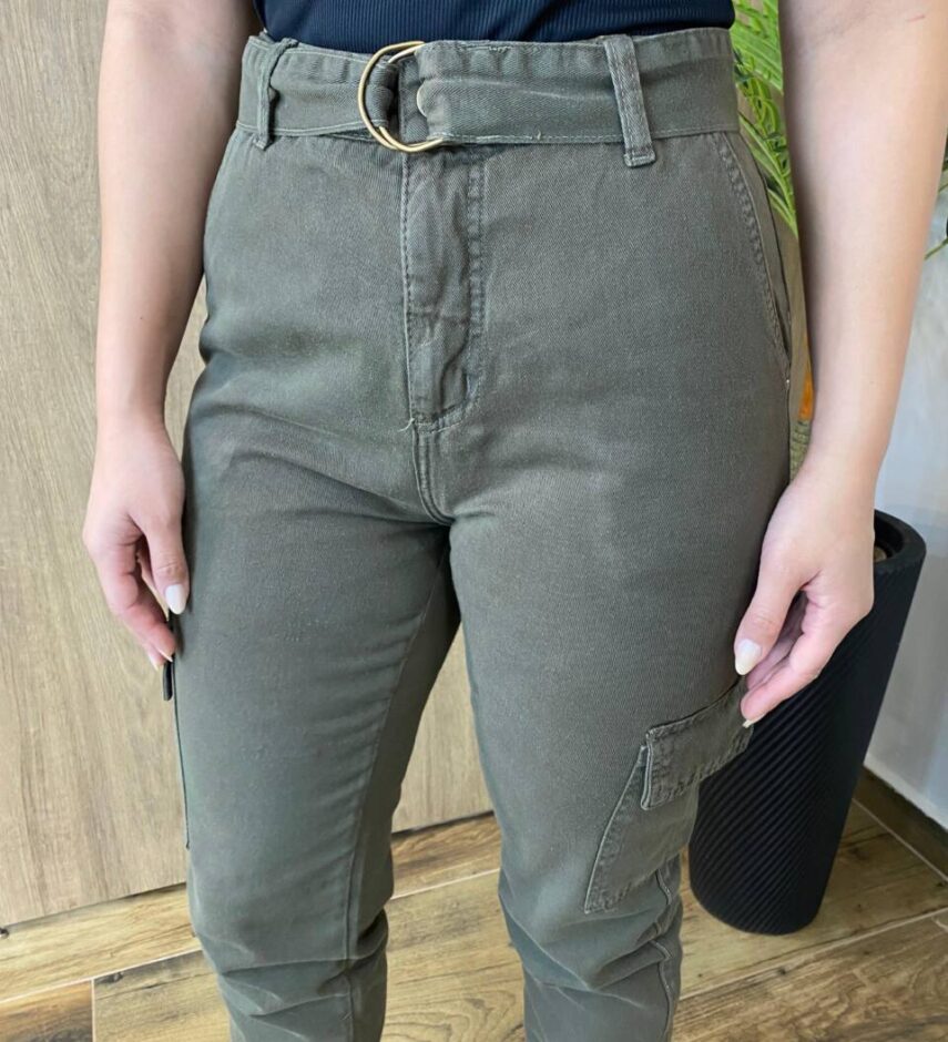 Calça Feminina Jogger Cargo Jeans Verde Militar com Cinto - Fernanda Ramos Store