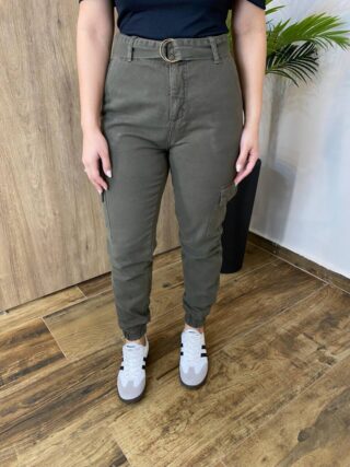 Calça Feminina Jogger Cargo Jeans Verde Militar com Cinto - Fernanda Ramos Store