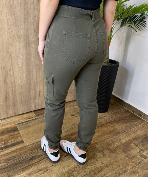 Calça Feminina Jogger Cargo Jeans Verde Militar com Cinto - Fernanda Ramos Store