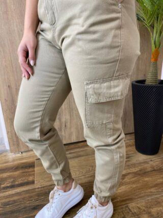 Calça Feminina Jogger Cargo Jeans Caqui com Cinto - Fernanda Ramos Store