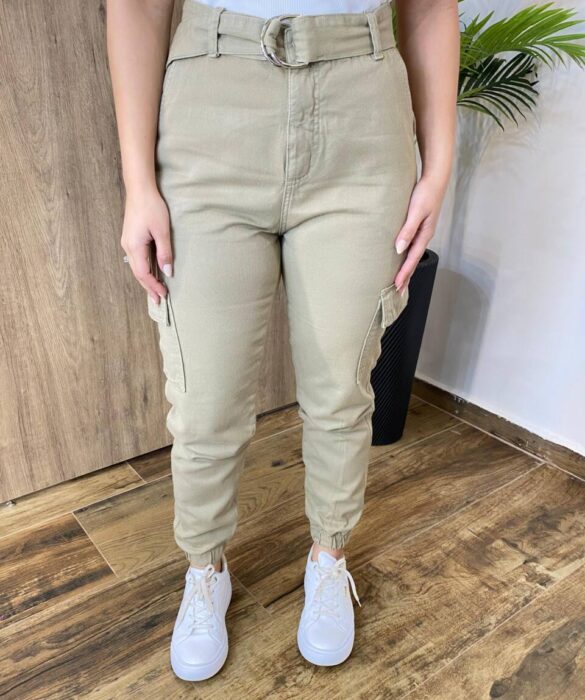 Calça Feminina Jogger Cargo Jeans Caqui com Cinto - Fernanda Ramos Store