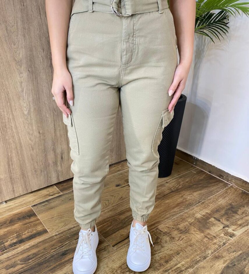 Calça Feminina Jogger Cargo Jeans Caqui com Cinto - Fernanda Ramos Store