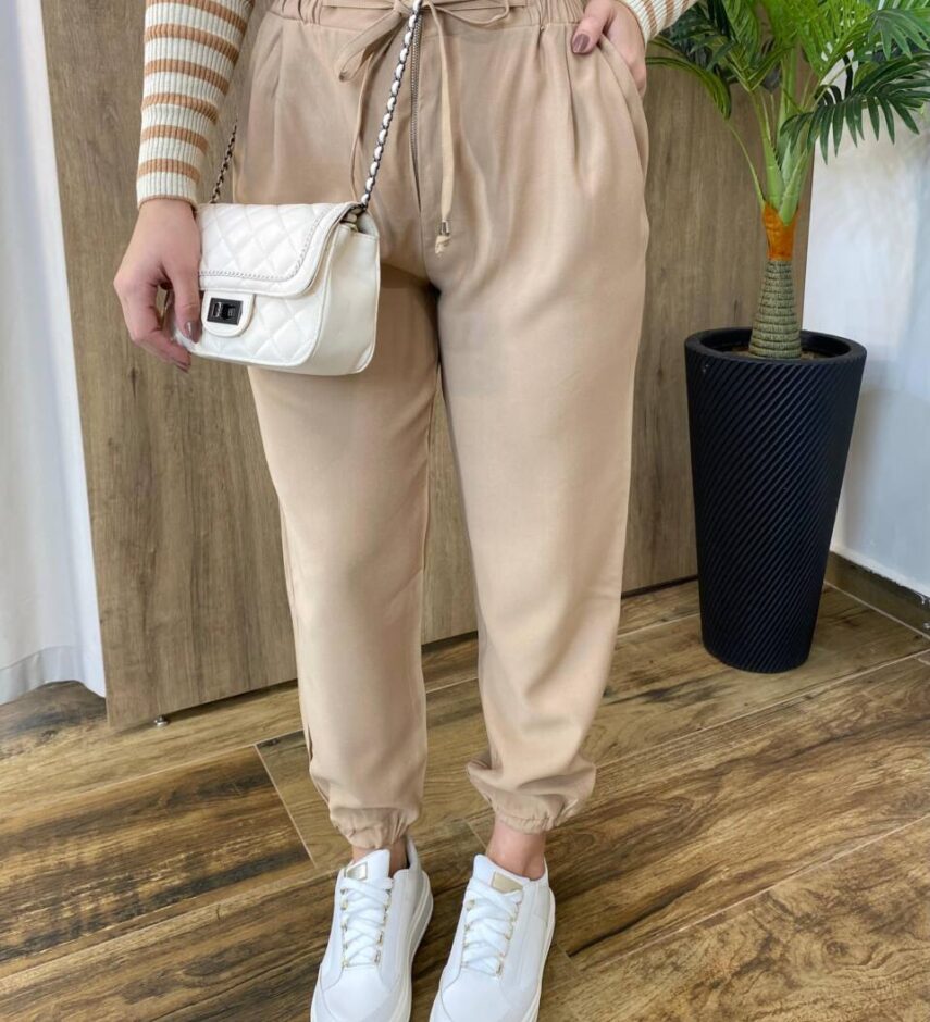 Calça Feminina Jogger Valentina com Bolsos e Amarração Bege - Fernanda Ramos Store