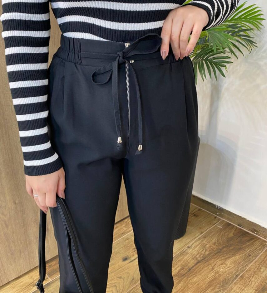 Calça Feminina Jogger Valentina com Bolsos e Amarração Preta - Fernanda Ramos Store