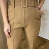 Calça Feminina Laísa Alfaiataria Reta Bege com Cinto - Fernanda Ramos Store