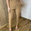 Calça Feminina Laísa Alfaiataria Reta Bege com Cinto - Fernanda Ramos Store