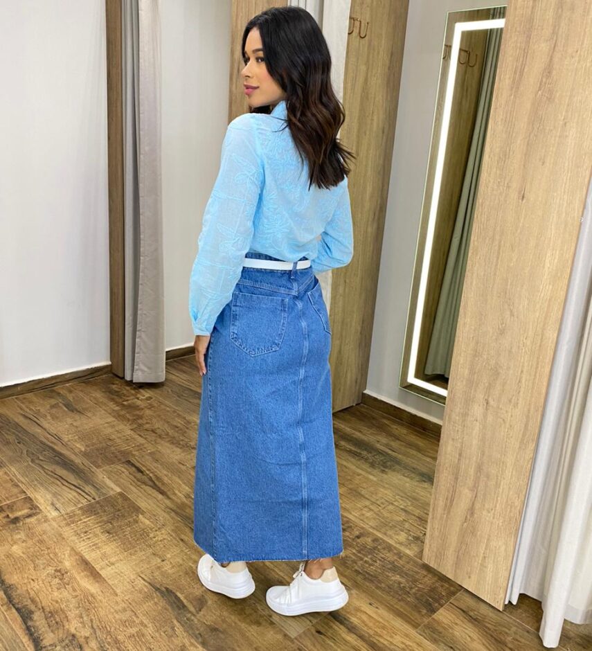 Camisa Feminina Manga Longa Lívia Azul com Bordado Floral - Fernanda Ramos Store